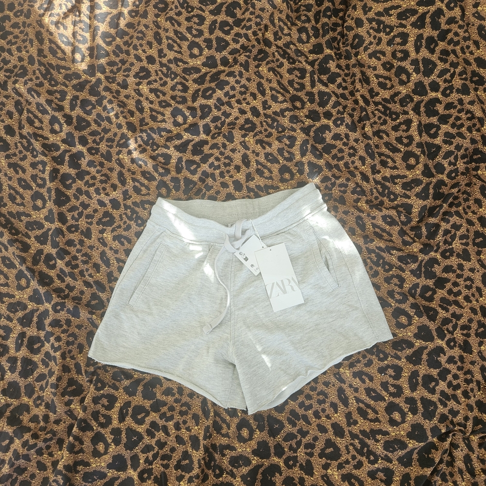 🌿ZARA Gray Women's‎ Shorts